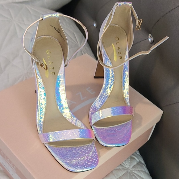 Shoes - Picture 4 of 4